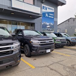 GoNorth Travel - Anchorage - SUVs in front of Anchorage station