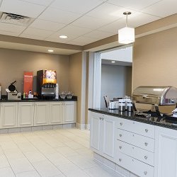 Hampton Inn & Suites Hartford-Manchester - Our Manchester hotel offers a complimentary hot breakfast buffet daily.