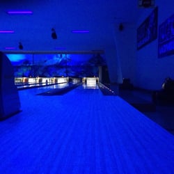 Pro Bowling Center - Bowling in the dark