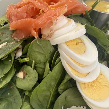 Le Cafe Plage - Salmon Avocado Salad - Coffee & Tea Near Me - Santa Monica, California Le Cafe Plage - Salmon Avocado Salad - Coffee & Tea Near Me - Santa Monica, California