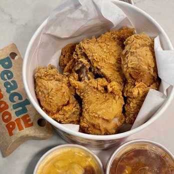 Jollibee - 6 Pieces plus sides of Psghetti and Mac N Cheese - Fast Food Near Me - Orlando, Florida