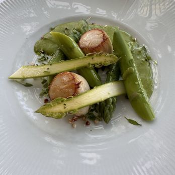 La Grande Cascade - Scallops with Asparagus - French Near Me - Paris, 75 La Grande Cascade - Scallops with Asparagus - French Near Me - Paris, 75