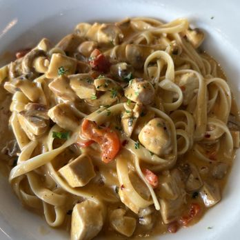 Rigatoni's Restaurant - Cajun Chicken Fettuccine $17 - Italian Near Me - Castro Valley, California