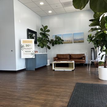 Ladera Urgent Care - Lobby - Urgent Care Near Me - Los Angeles, California Ladera Urgent Care - Lobby - Urgent Care Near Me - Los Angeles, California