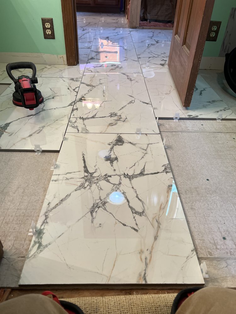 Slide of Davies Tile Hardwood & LVT