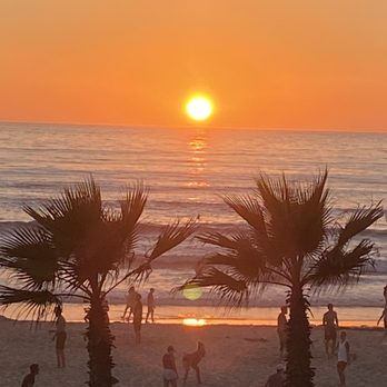 Surfer Beach Hotel - San Diego, CA
