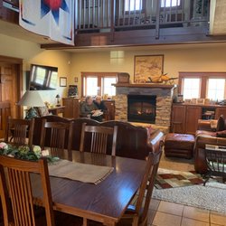 Taylor Hill Lodge - Living/dining areas with second floor catwalk