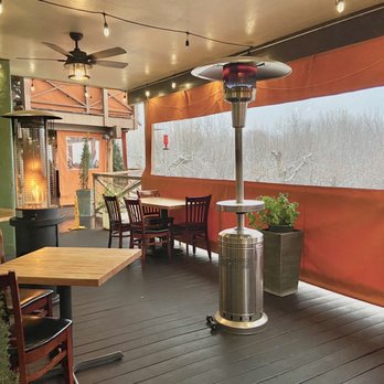 Hideaway House - Outdoor seating area (but empty on a rare snow day!) - Pizza Near Me - Sedona, Arizona