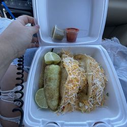 Los Jilbertos Mexican Food - Chicken tacos and peppers
