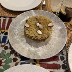 El Jardín del Califa - Chicken, some sort of noodles, and figs topped with almonds
