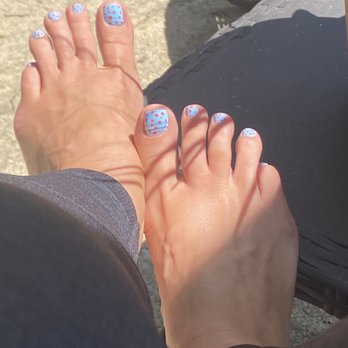 nailsaloon - Capitol Hill - Dazzledry blue with dazzledry pink dots - Nail Salons Near Me - Washington, DC, District of Columbia