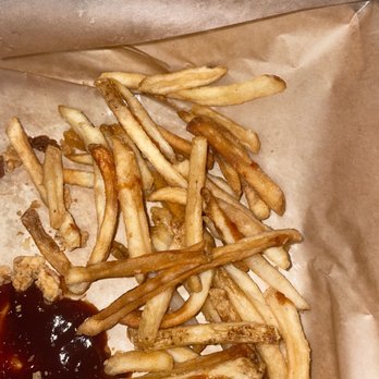 Buffalo Wild Wings - Old fries or overcooked. - American Near Me - Santa Fe, New Mexico