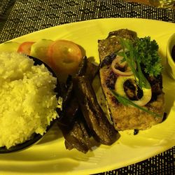U.Story Guesthouse - Yummy grilled Mahi Mahi fish for dinner