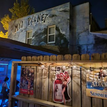 Mad Planet - the front of the building at night - Dance Clubs Near Me - Milwaukee, Wisconsin
