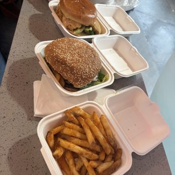 Halal-N-out - bacon cheeseburger with fries (meal) - Halal Near Me - Brooklyn, New York