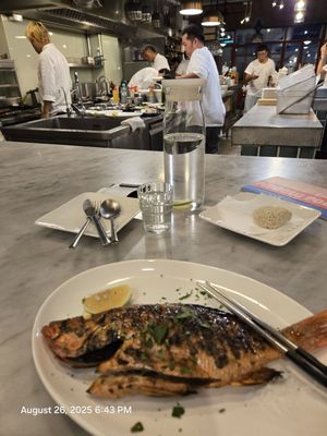 迷路小章魚餐酒館（星期三固定店休日，餐廳低消大人每人NT500+10%、沒有附設及配合的停車場，要自行找停車位唷！室內座位區無法攜帶寵物，「室外」座位區「可以」跟寵物一起，店休時可私訊臉書訂位） by null