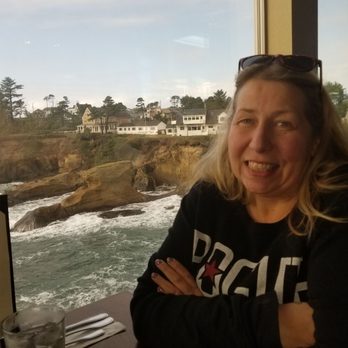 Tidal Raves - Great lunch and Happy Hour - New American Near Me - Depoe Bay, Oregon