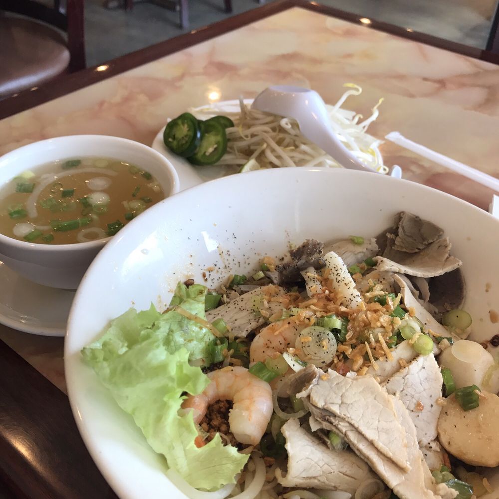 Mi La Cay - H tiu khô. The broth was pho broth and not hu tieu broth - I didn't mind too much though. It was good either way. - Vietnamese Near Me - Silver Spring, Maryland