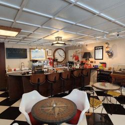 Hunt Brothers Pizza - Super cute place!