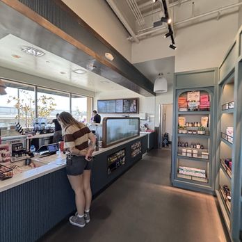 Earthbar - Counter - Juice Bars & Smoothies Near Me - Newport Beach, California