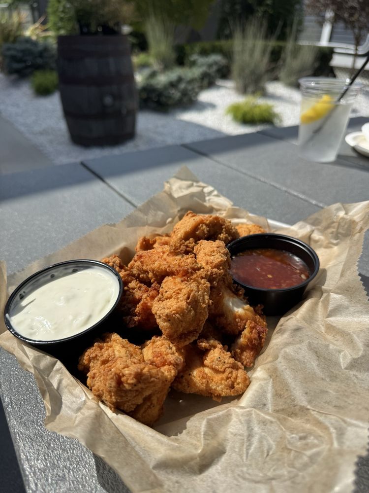 Towne Tavern & Treehouse