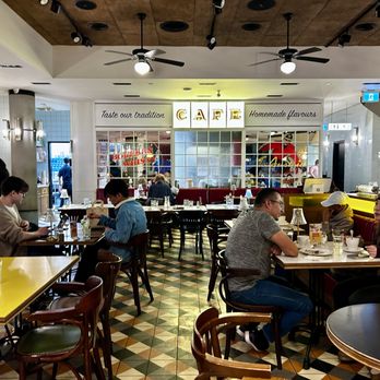 Cafe Landwer - Yonge & Bloor - Breakfast & Brunch Near Me - Toronto, Ontario