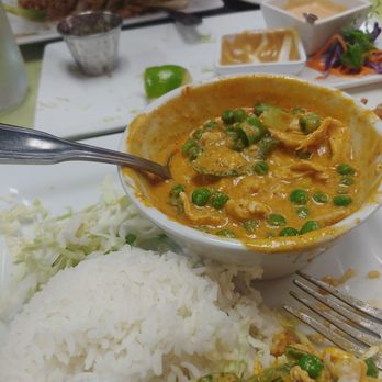 Pad Thai Restaurant - Panang Curry with Chicken - Thai Near Me - Clovis, California