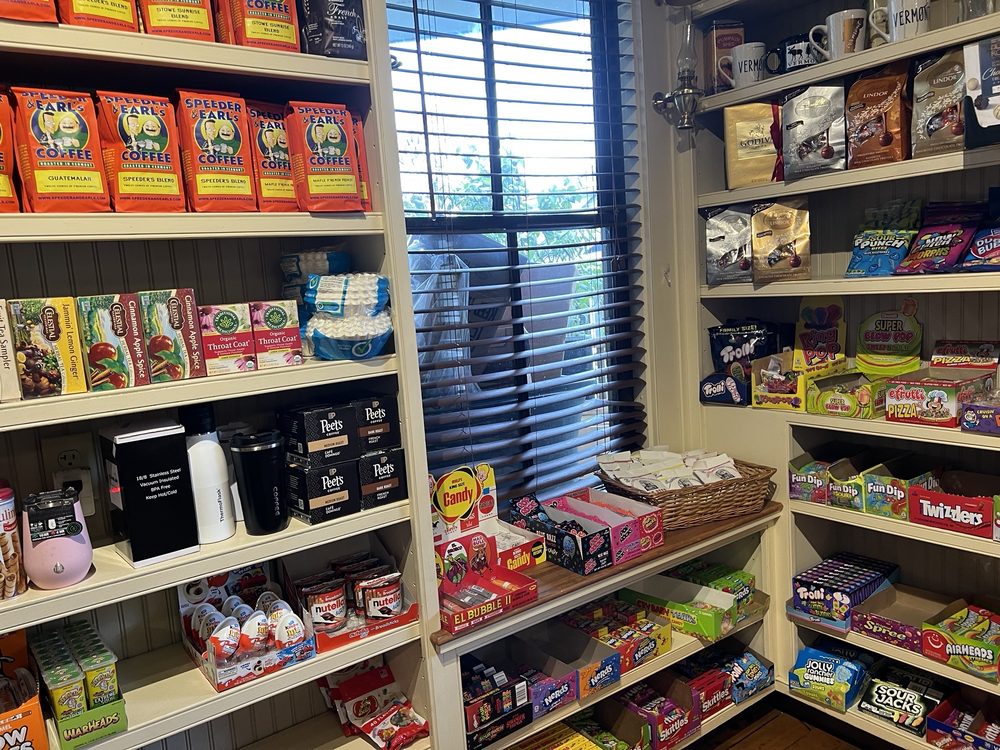 The Corner Market Deli Logo