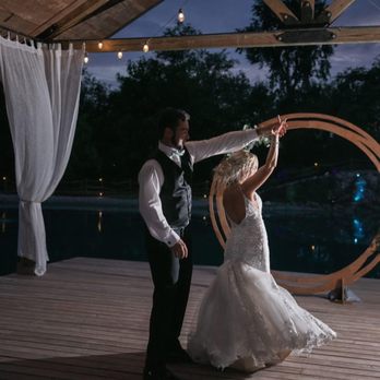 Shady Brook Acres Hitching Post - Stunning!! - Venues & Event Spaces Near Me - Napoleon, Ohio Shady Brook Acres Hitching Post - Stunning!! - Venues & Event Spaces Near Me - Napoleon, Ohio