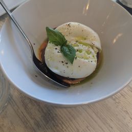 Fresh Burrata alla Caprese