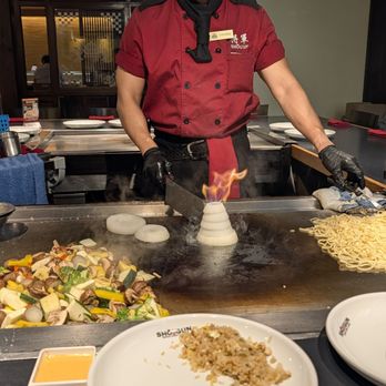 Shogun - Chef Chuong doing his magic - Japanese Near Me - San Diego, California Shogun - Chef Chuong doing his magic - Japanese Near Me - San Diego, California