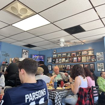 Barb's Corner Kitchen - people sitting at tables - Breakfast & Brunch Near Me - Pittsburgh, Pennsylvania