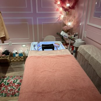 Hello Bailey Eyelash & Head Spa - Service bed - Eyelash Service Near Me - Mission Viejo, California Hello Bailey Eyelash & Head Spa - Service bed - Eyelash Service Near Me - Mission Viejo, California