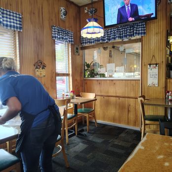 Tommy's Restaurant - On the new management new chairs, menus and waiters and waitresses - Breakfast & Brunch Near Me - Hampton, Virginia