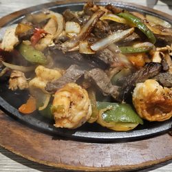 La Bamba Mexican and Spanish Restaurant - Supreme Fajitas (Steak, Chicken & Shrimp)