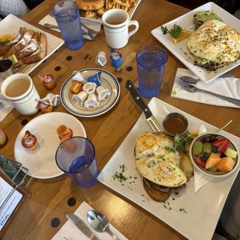 Mel's Drive-In - Family bfast - Diners Near Me - Santa Monica, California