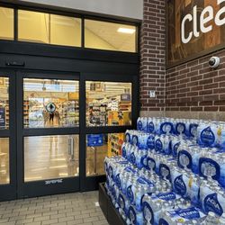 Kroger - Entrance on pharmacy side