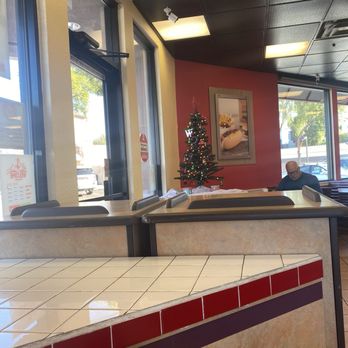 Wienerschnitzel - Front entrance, trash can available easy access - Hot Dogs Near Me - Mesa, Arizona