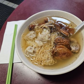 Yung Kee Restaurant - barbecue duck leg and wonton in noodle soup for $15.15 - Barbeque Near Me - Oakland, California Yung Kee Restaurant - barbecue duck leg and wonton in noodle soup for $15.15 - Barbeque Near Me - Oakland, California