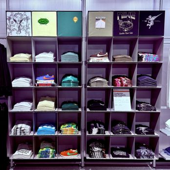 Nike - Sports Wear Near Me - Toronto, Ontario