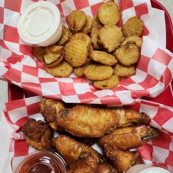 Papa's Pizza - Wings and fried pickles - Pizza Near Me - Galveston, Texas