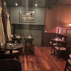 Shannon's Irish Pub - Dining area