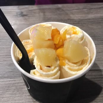 Negative 8C - Mango with pineapple and mango topping - Desserts Near Me - Gardena, California