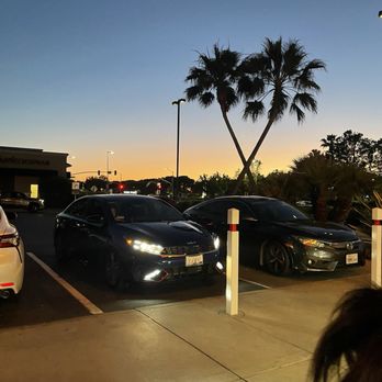 In-N-Out Burger - A nice sunset outside of in n out - Fast Food Near Me - Milpitas, California In-N-Out Burger - A nice sunset outside of in n out - Fast Food Near Me - Milpitas, California