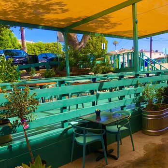 Flapjax - Back of the restaurant with outdoor seating, but no free parking at the back - New American Near Me - Santa Monica, California Flapjax - Back of the restaurant with outdoor seating, but no free parking at the back - New American Near Me - Santa Monica, California