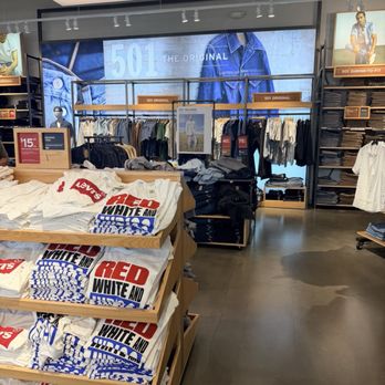 Levi’s Outlet Store - Women's Clothing Near Me - Commerce, California Levi’s Outlet Store - Women's Clothing Near Me - Commerce, California