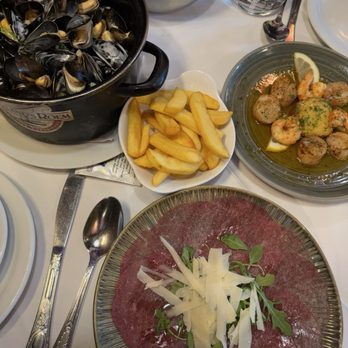 Lobster House - Delicious meal with the best mussels - Belgian Near Me - Brussels, BRU Lobster House - Delicious meal with the best mussels - Belgian Near Me - Brussels, BRU
