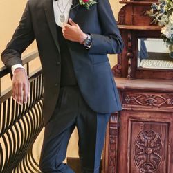 Roz Shons Alterations & Redesigns - I love how she always do an excellent job, very confident in her work!! SHE CUT & hem my grandson suit for his senior prom!!