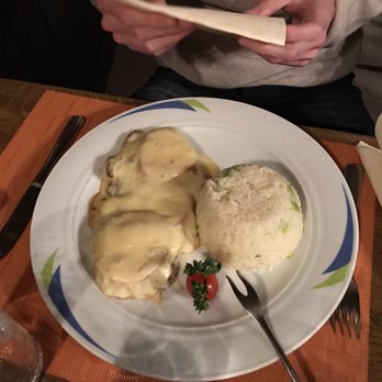 Restaurant Vieux-Chalet - Schnitzel Walliser Art mit Reis - Swiss Food Near Me - Saas Fee, VS Restaurant Vieux-Chalet - Schnitzel Walliser Art mit Reis - Swiss Food Near Me - Saas Fee, VS