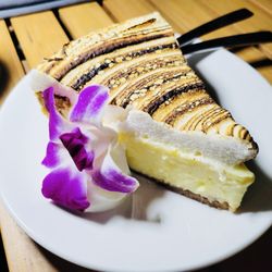 Deep Oceanfront Restaurant and Bar - Beachcomber Resort - Key lime pie